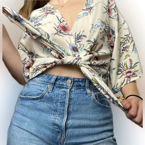 Floral tie front flowy sleeve v-neck blouse - Picture 2 of 3